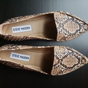 Steven Madden feather flats- studded snake skin pr